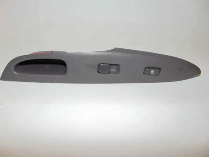 Toyota Prius (XW10) (1997 - 2003) 8403047010 Блок кнопок стеклоподъемников — фото 2