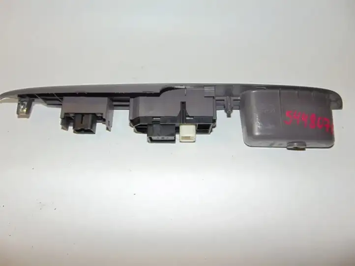Toyota Prius (XW10) (1997 - 2003) 8403047010 Блок кнопок стеклоподъемников — фото 4