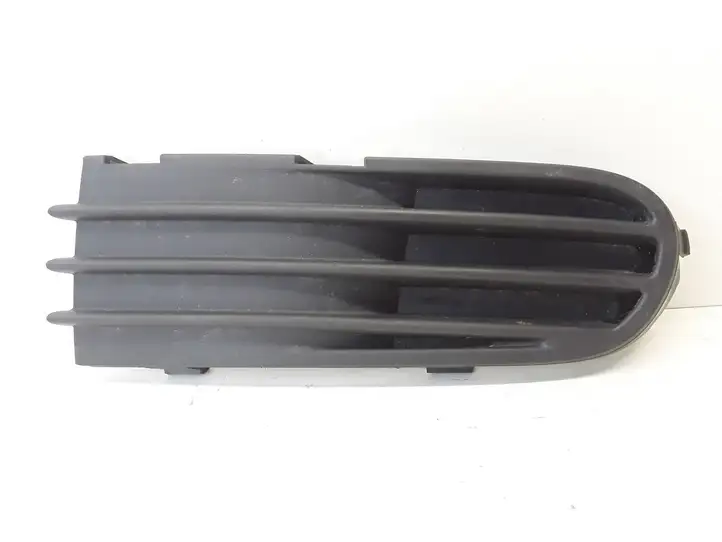 Volvo V70 (2000 - 2004) 30657009 Нижняя решетка переднего бампера — фото 1
