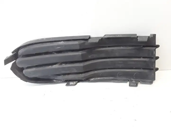 Volvo V70 (2000 - 2004) 30657009 Нижняя решетка переднего бампера — фото 2