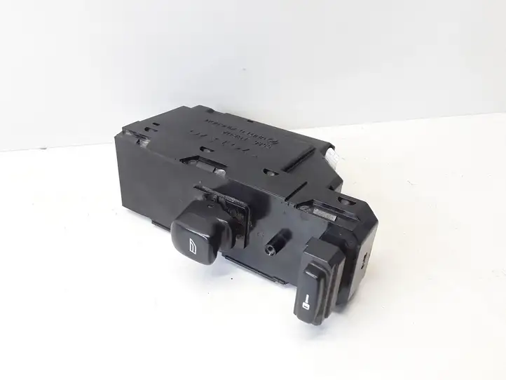 Volvo V70 (2004 - 2007) 30739981 Кнопка стеклоподъемников — фото 1
