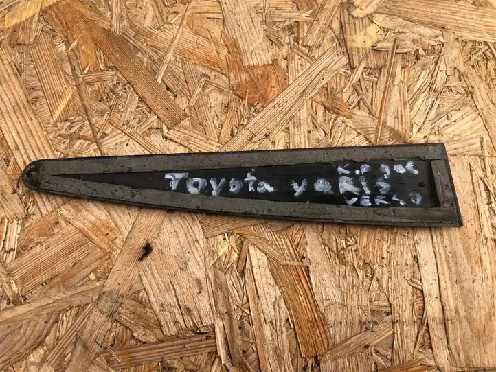 Toyota Yaris Verso (1999 - 2005) Молдинги задней двери — фото 2