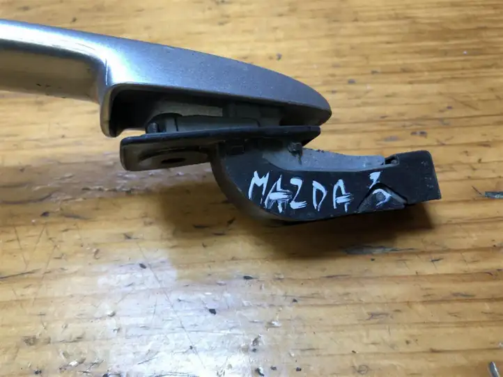 Mazda 3 I (2006 - 2009) Наружная ручка задней двери — фото 2