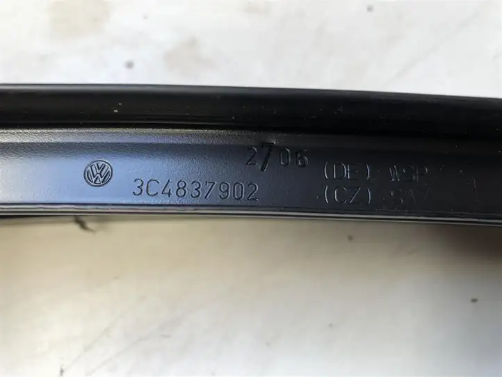 Volkswagen PASSAT B6 (2005 - 2010) Накладка стекла передней двери — фото 5