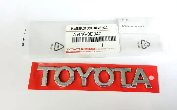 Toyota Yaris (2012 - 2014) 754460D040 Эмблемы и надписи — фото 1