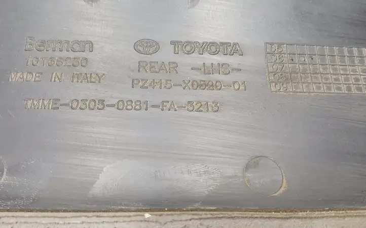 Toyota RAV 4 (XA30) (2006 - 2016) Молдинги задней двери — фото 4