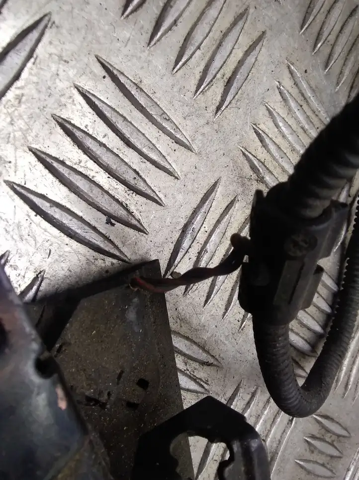 Volkswagen Transporter-Caravelle (2003 - 2009)   Замок капота