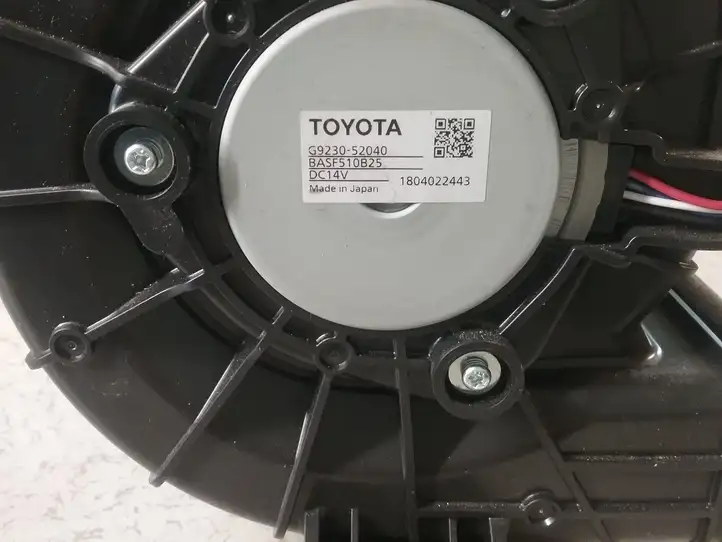 Toyota Yaris (2009 - 2012) G923052040 электрический вентилятор батареи автомобиля — фото 2