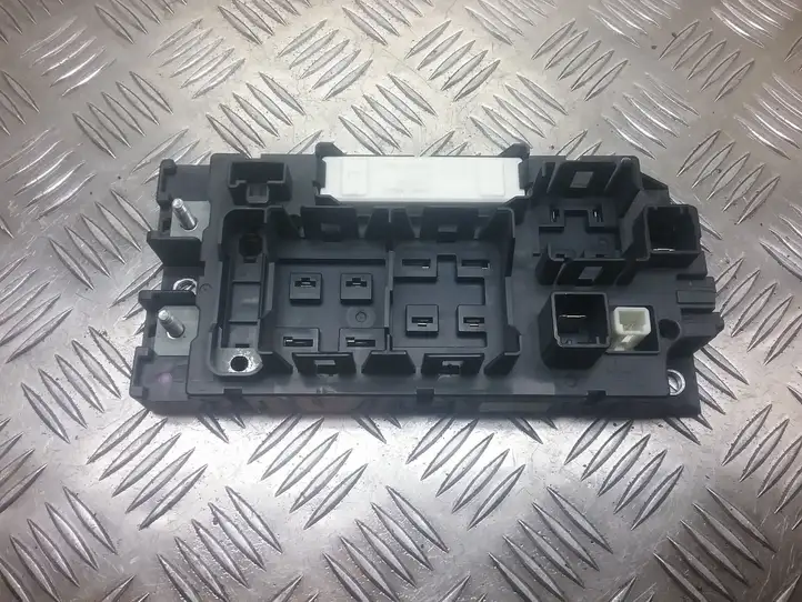 Toyota Prius (XW30) (2009 - 2015) 714050840A1 Блок предохранителей — фото 4