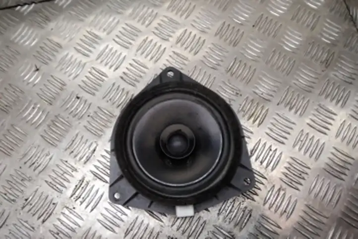 Toyota Avensis Verso (2001 - 2004) 8616044130 Динамики задних дверей — фото 1