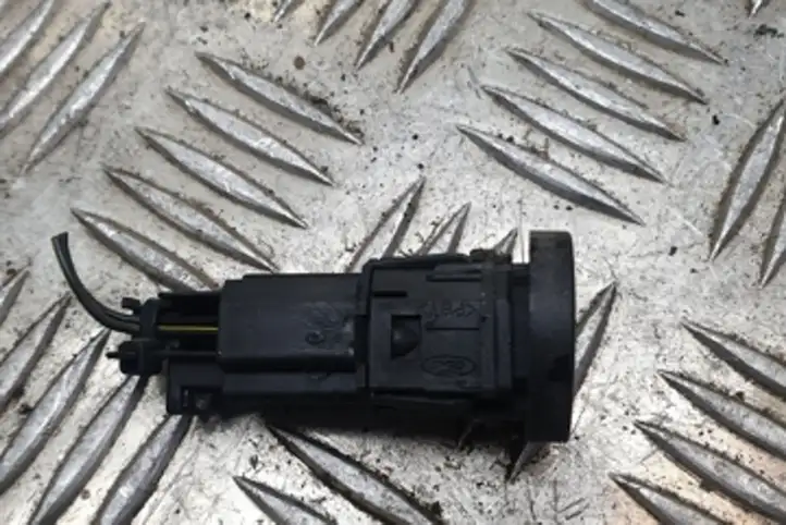 Ford Focus (2005 - 2008)  D3LOA Включатель закрытия задней крышки