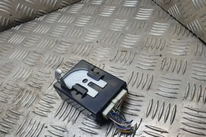 Toyota Yaris Verso (1999 - 2005) 277200223 Прочие блоки управления — фото 4