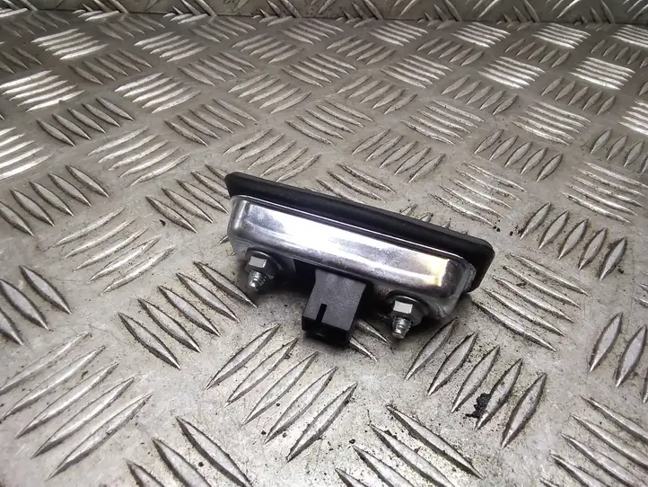 Skoda Yeti (5L) (2009 - 2012) 5J0827229 Кнопка закрытия крышки багажника — фото 3