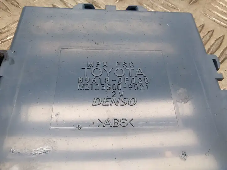 Toyota Corolla Verso AR10 (2004 - 2009)  896180F020 Блок управления зажигания