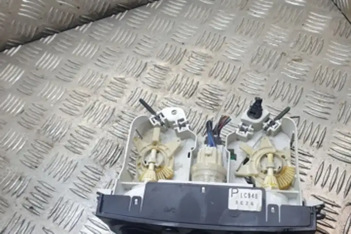 Mazda MPV (1999 - 2006)  3C26 Блок управления кондиционера воздуха / климата/ печки (в салоне)