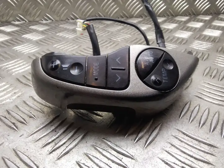 Toyota Prius (XW20) (2003 - 2009) F70CV142 Кнопки на рулевом колесе — фото 2