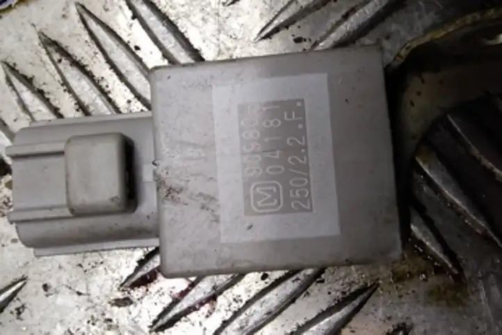 Lexus GS 300 350 430 450h (2004 - 2007)  9098004181 Другое реле