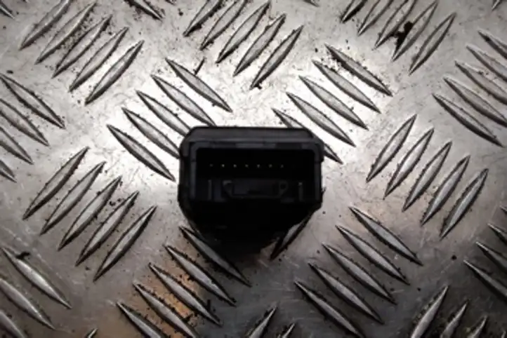 Toyota Prius (XW20) (2003 - 2009)  15A710 Включатель зажигания и стартера