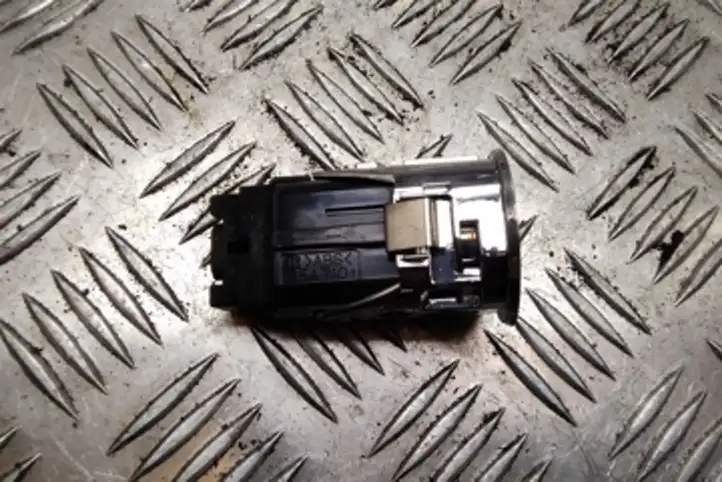 Toyota Prius (XW20) (2003 - 2009)  15A710 Включатель зажигания и стартера