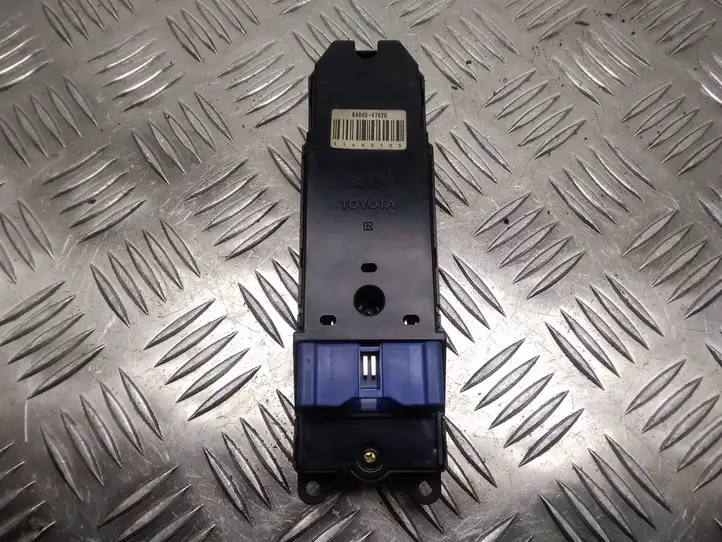 Toyota Prius (XW10) (1997 - 2003) 8404047020 Блок кнопок стеклоподъемников — фото 3