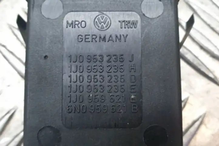 Volkswagen Golf IV (1998 - 2005) 1J0953235 Включатель аварийных фонарей — фото 4