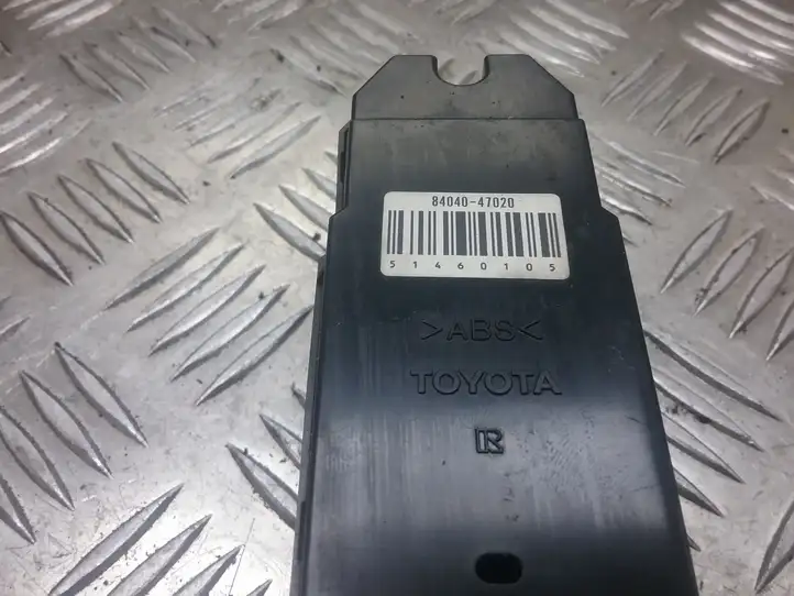 Toyota Prius (XW10) (1997 - 2003) 8404047020 Блок кнопок стеклоподъемников — фото 2