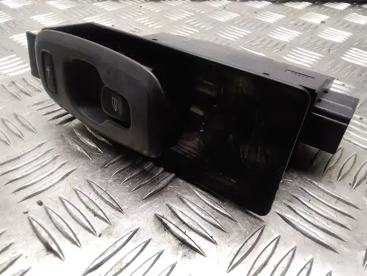 Volvo V70 (2000 - 2004) 8682950 Кнопка стеклоподъемников — фото 1