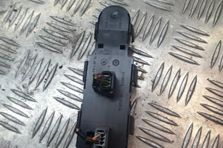 Peugeot 407 (2004 - 2011) 53269735B Кнопка стеклоподъемников — фото 2