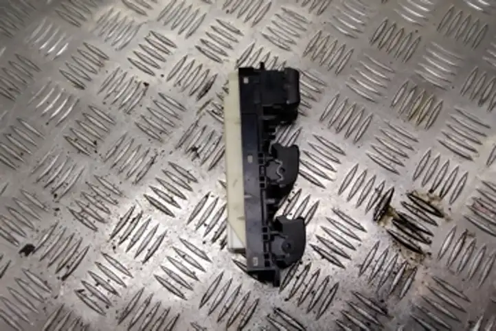 Toyota Avensis Verso (2001 - 2004) 514569 Блок кнопок стеклоподъемников — фото 4