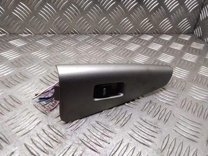 Toyota Corolla Verso E121 (2001 - 2004)  7427113040 Кнопка стеклоподъемников