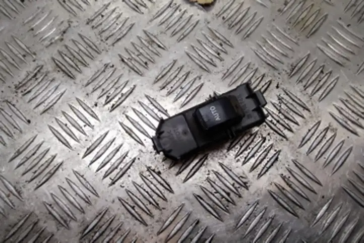 Toyota Avensis Verso (2001 - 2004) 514746 Блок кнопок стеклоподъемников — фото 3