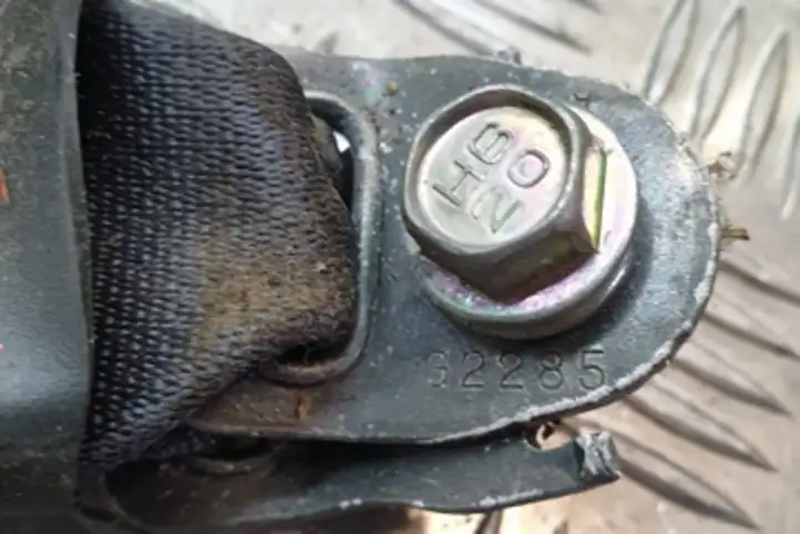 Subaru Outback (2003 - 2007) G2285 Задний средний замок ремня — фото 3