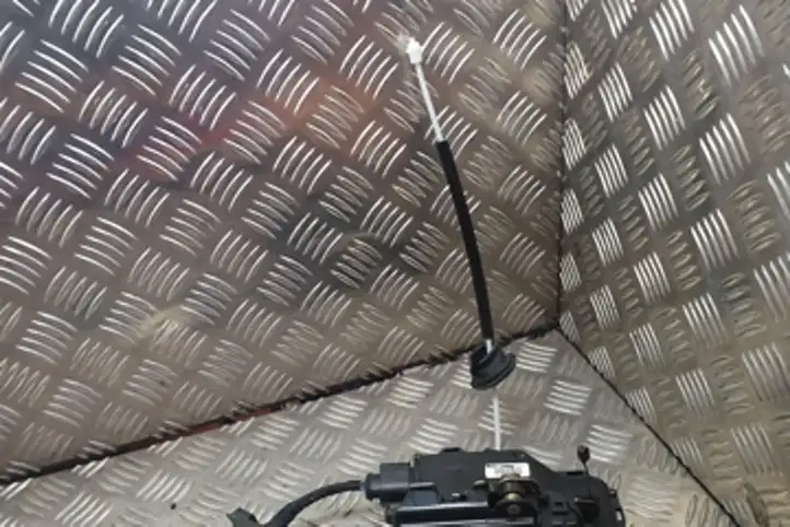 Audi  (1999 - 2007)  8Z0971687R Замок задней двери