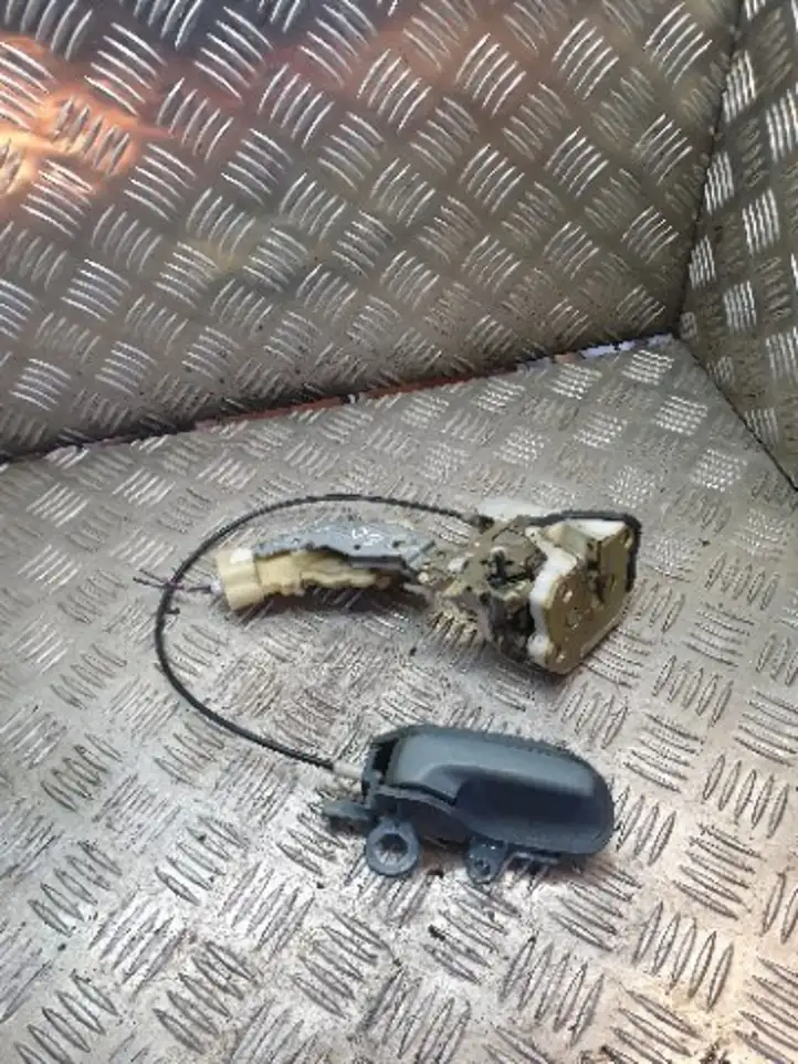 Toyota Yaris Verso (1999 - 2005) 991204 Замок задней двери — фото 4