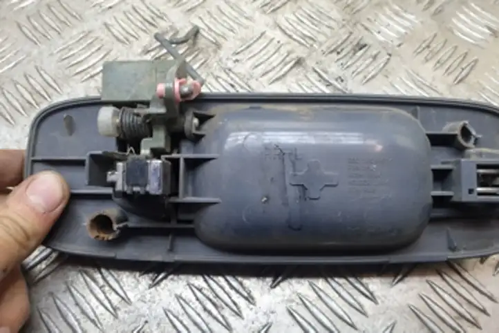 Nissan X-Trail T30 (2001 - 2007)   Наружная ручка