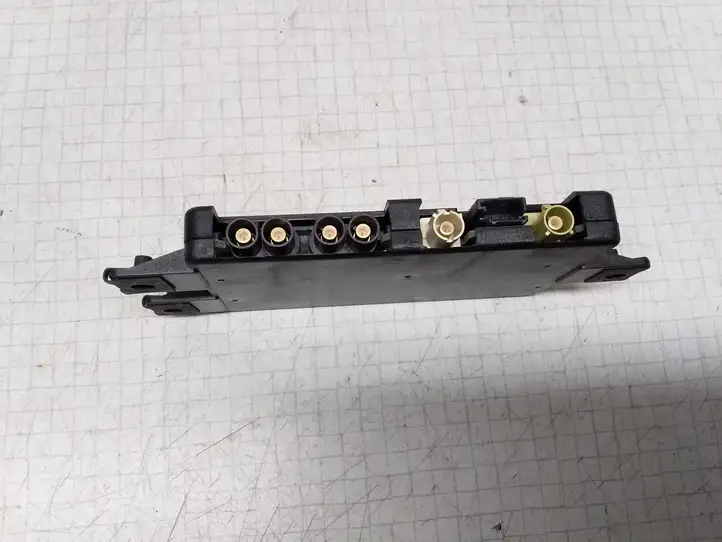 Audi A6 S6 C5 4B (1997 - 2001) 4D0035530C Усилитель антенны — фото 2