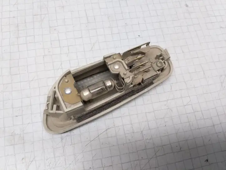 Mitsubishi Galant (1997 - 2003) Прочие детали салона — фото 3