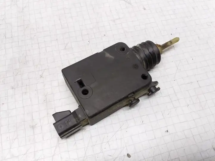 Opel Zafira (1999 - 2003)  605420 Двигатель центрально замка