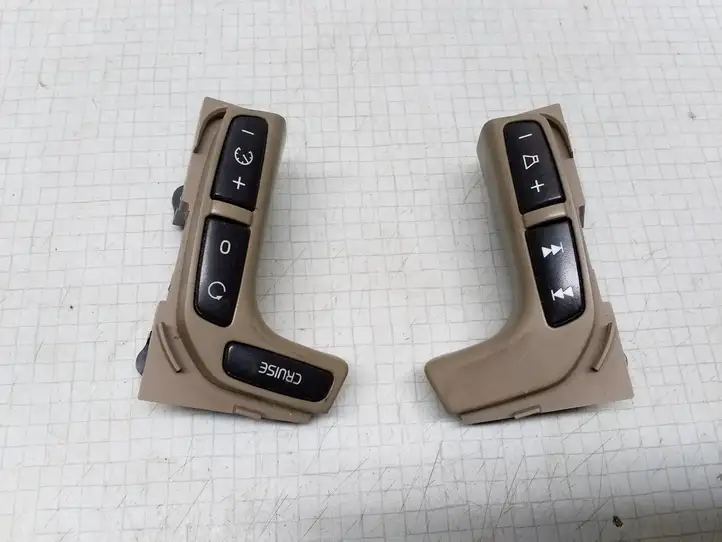 Volvo V70 (2004 - 2007) 30739573 Кнопки на рулевом колесе — фото 1
