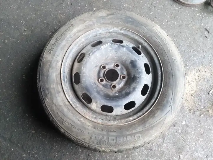 Volkswagen Bora (1998 - 2005) 2150941 Стальной штампованный диск R15 — фото 1