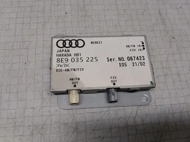 Audi A4 S4 B6 8E 8H (2000 - 2006) 8E9035225 Усилитель антенны — фото 1
