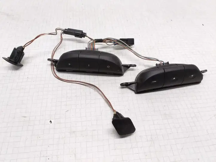 Opel Zafira A (1999 - 2003) 90561159 Кнопки на рулевом колесе — фото 1