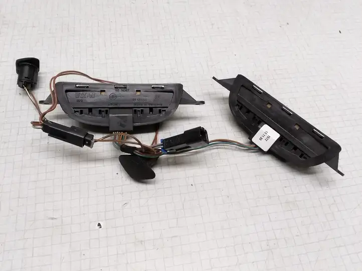 Opel Zafira A (1999 - 2003) 90561159 Кнопки на рулевом колесе — фото 2