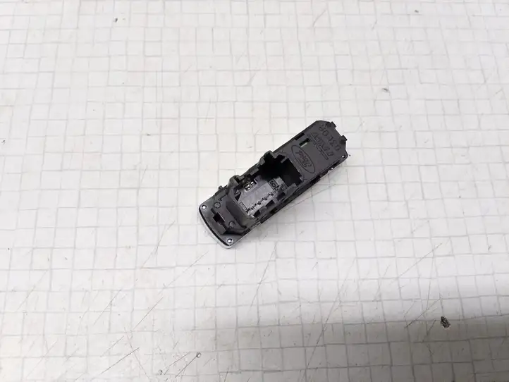 Ford Mondeo Mk III (2000 - 2007) 4S7T18K574AB Кнопка обогрева стекла — фото 3