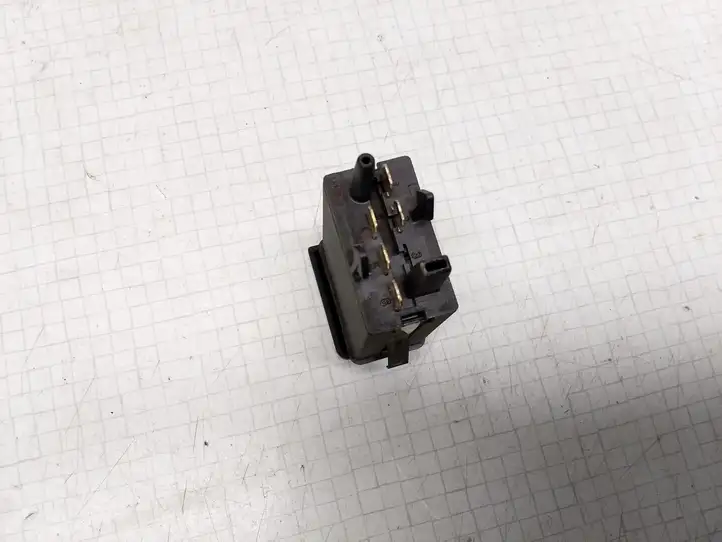 Audi A3/S3 8L (1996 - 2000) 8L0941503A Кнопка обогрева стекла — фото 3