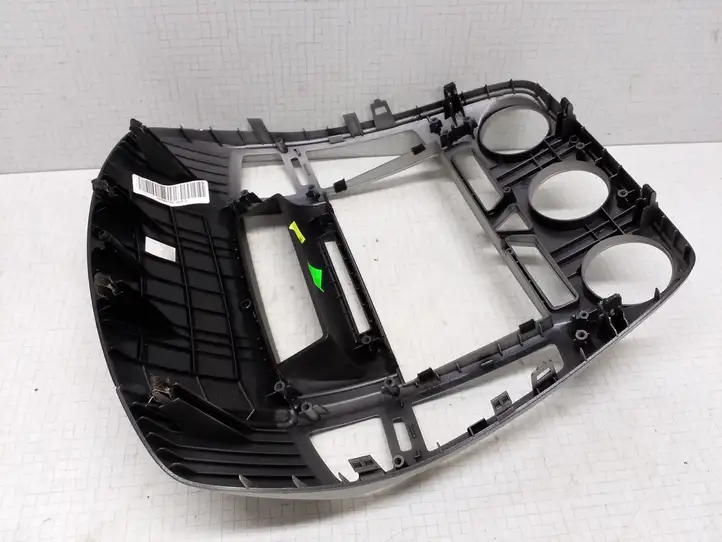 Kia Ceed (2006 - 2010) Центральная отделка панели приборов — фото 3