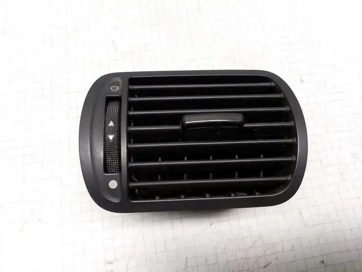Audi A3/S3 8L (1996 - 2000) 8L0820901 Боковой воздушный дефлектор — фото 1