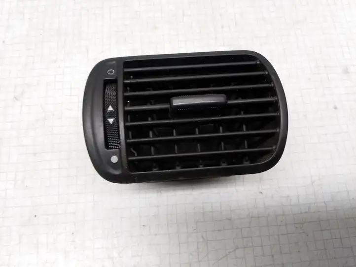 Seat Leon (1M) (1998 - 2006) 8L0820901 Боковой воздушный дефлектор — фото 1