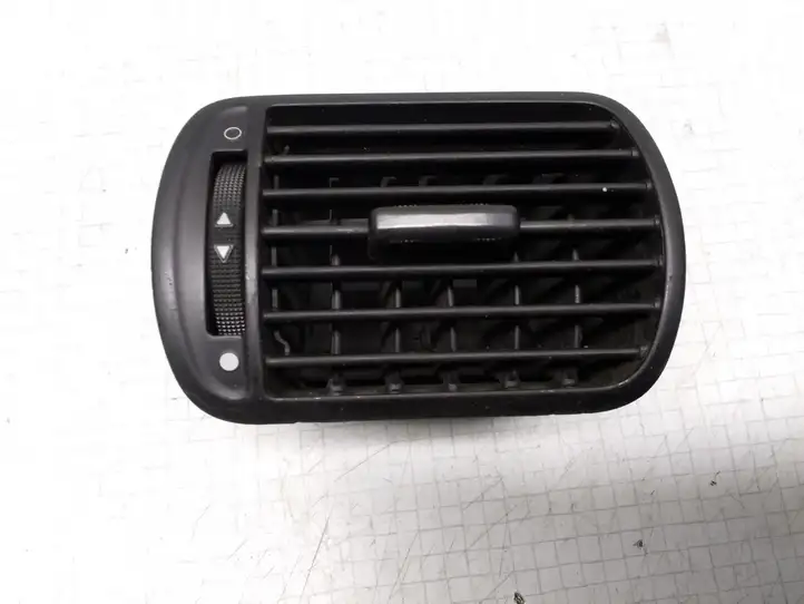 Seat Leon (1M) (1998 - 2006) 8L0820901 Боковой воздушный дефлектор — фото 1