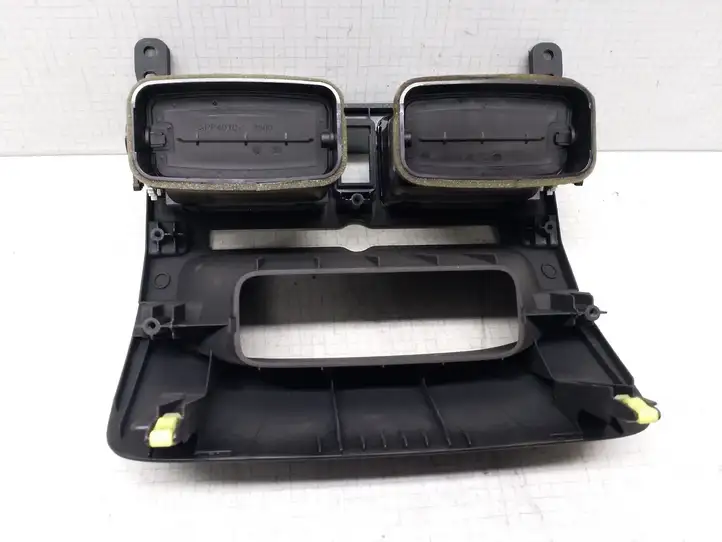 Toyota Avensis T250 (2003 - 2006) BOURBON8581 Центральный воздушный дефлектор — фото 2